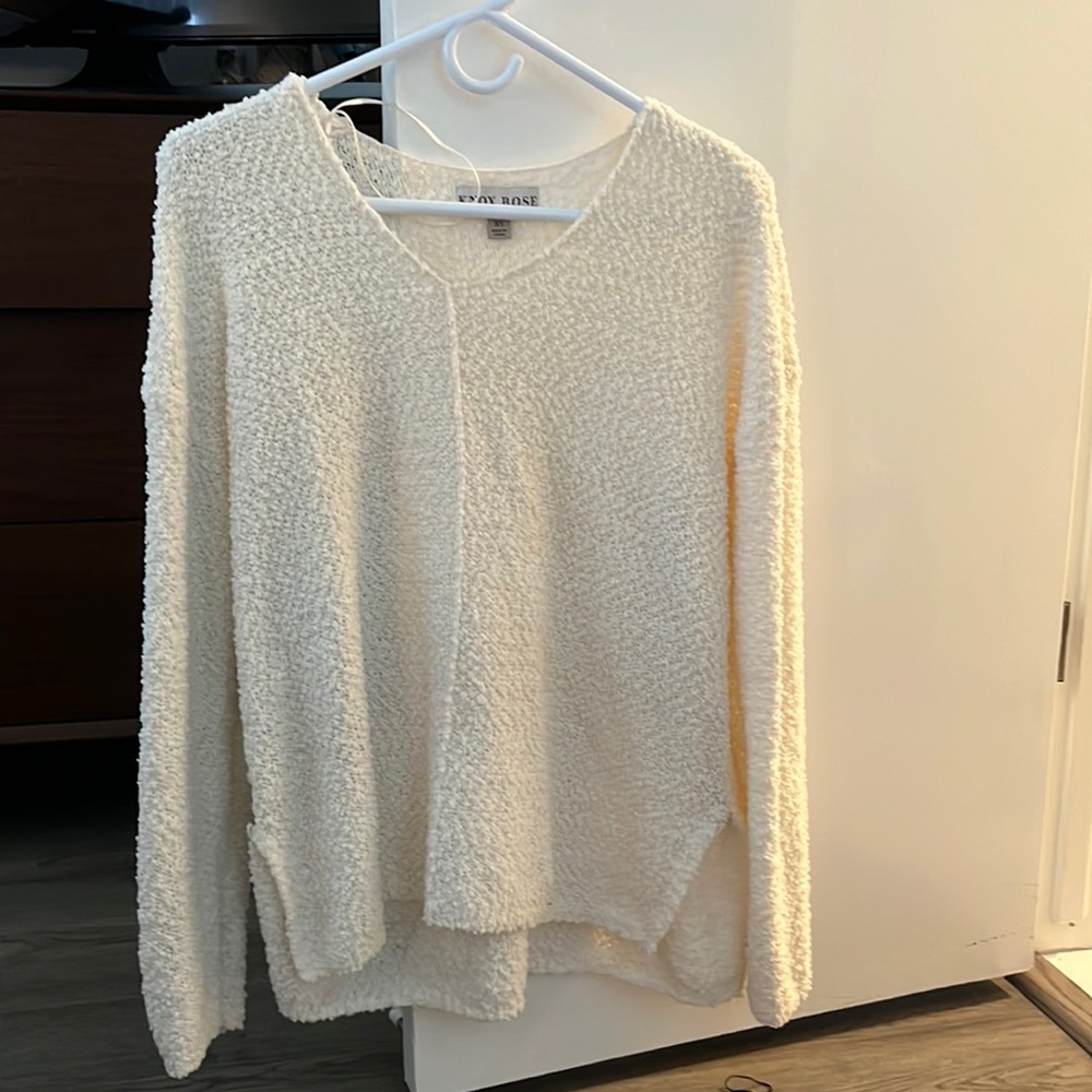 White sweater size xs